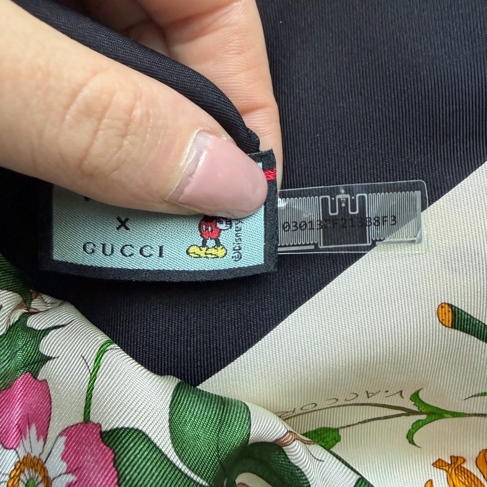 Gucci X Disney Black Flora Silk Scarf - Picture 9 of 11